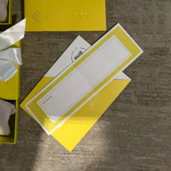 Kendra Scott Boxes - Picture 5 of 5
